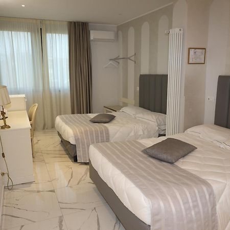 Hotel Ristorante Continental Osio Sotto Eksteriør billede