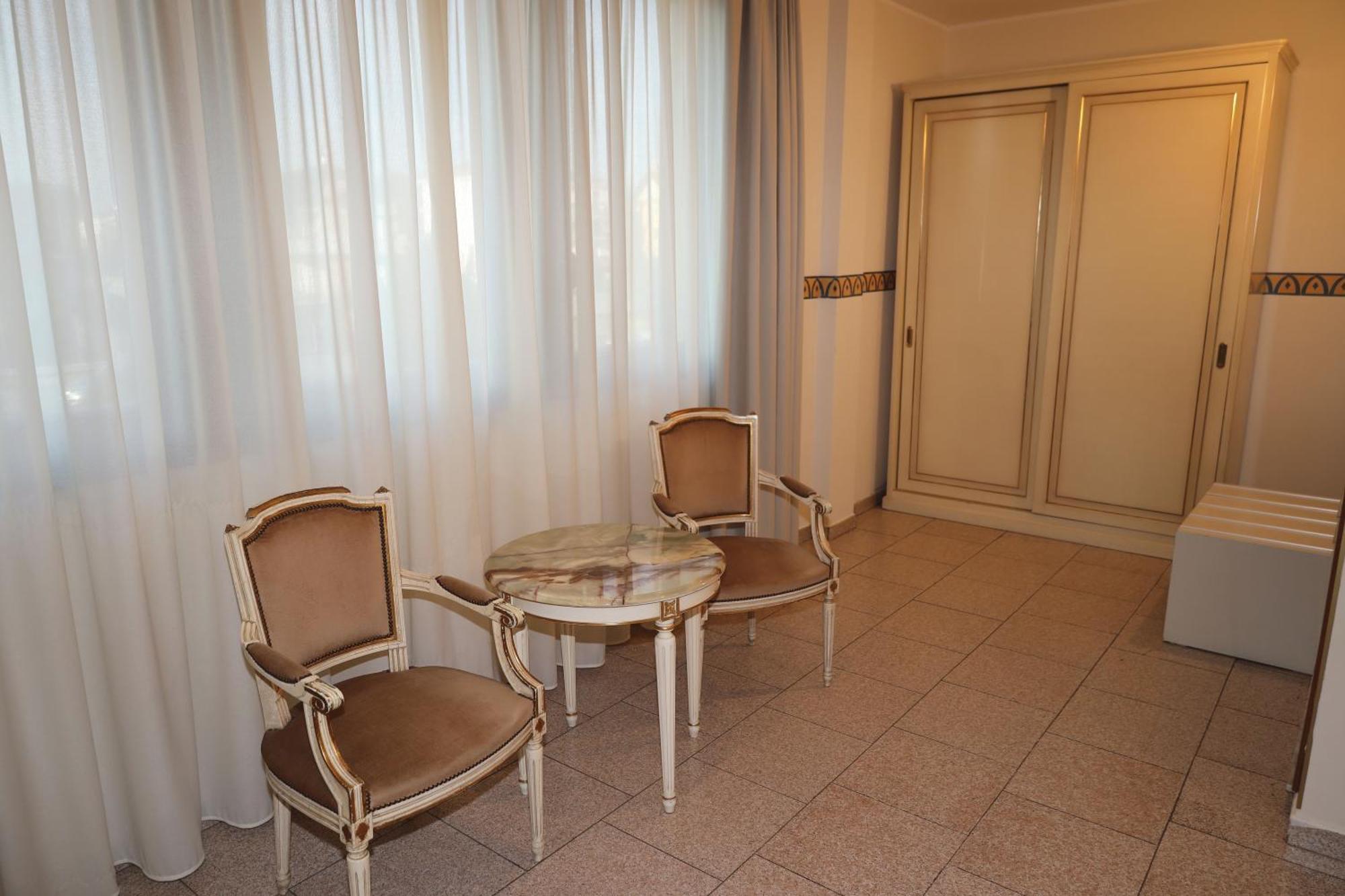 Hotel Ristorante Continental Osio Sotto Eksteriør billede