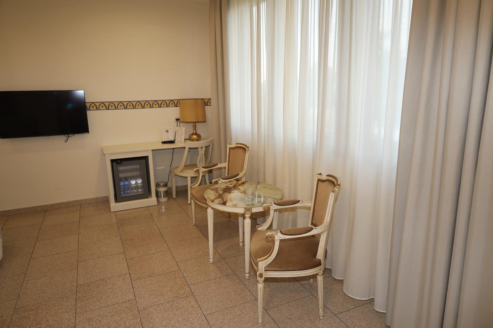 Hotel Ristorante Continental Osio Sotto Eksteriør billede