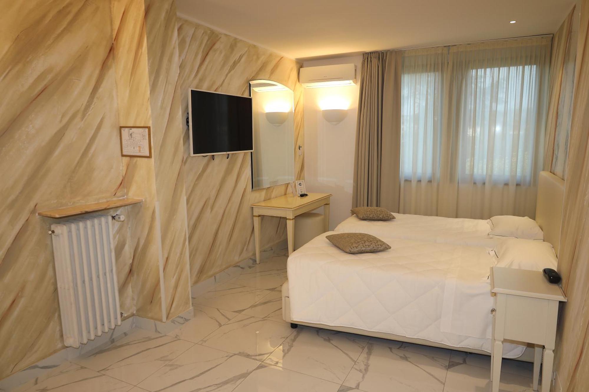 Hotel Ristorante Continental Osio Sotto Eksteriør billede